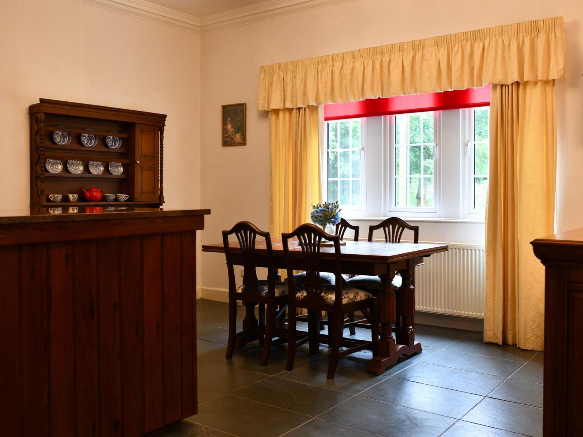 Cloncaird Castle Estate Cottages Maybole Rom bilde